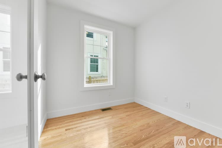 Boston House: 62 W Milton St