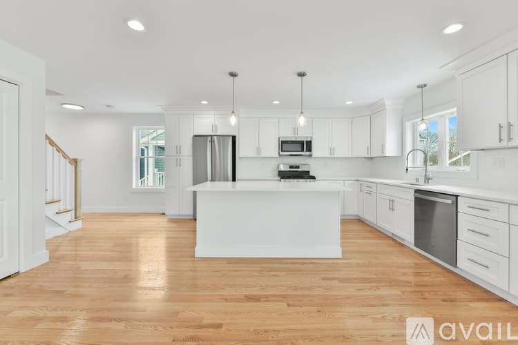 Boston House: 62 W Milton St