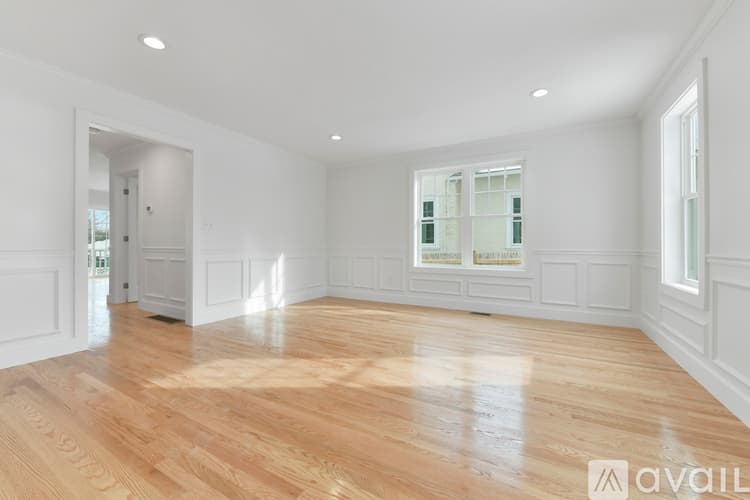 Boston House: 62 W Milton St