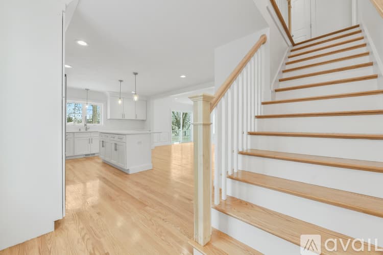 Boston House: 62 W Milton St