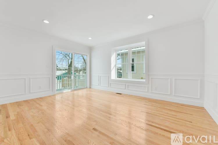 Boston House: 62 W Milton St