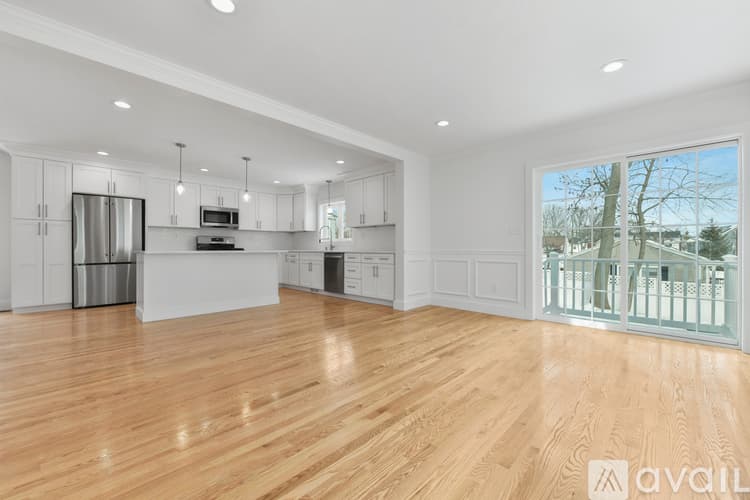 Boston House: 62 W Milton St