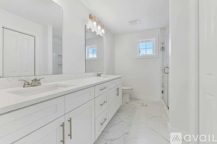 Boston House: 62 W Milton St