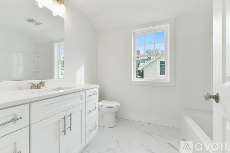 Boston House: 62 W Milton St