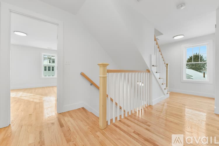 Boston House: 62 W Milton St