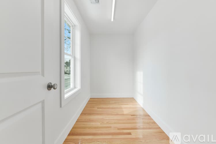 Boston House: 62 W Milton St