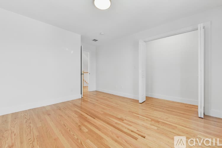 Boston House: 62 W Milton St