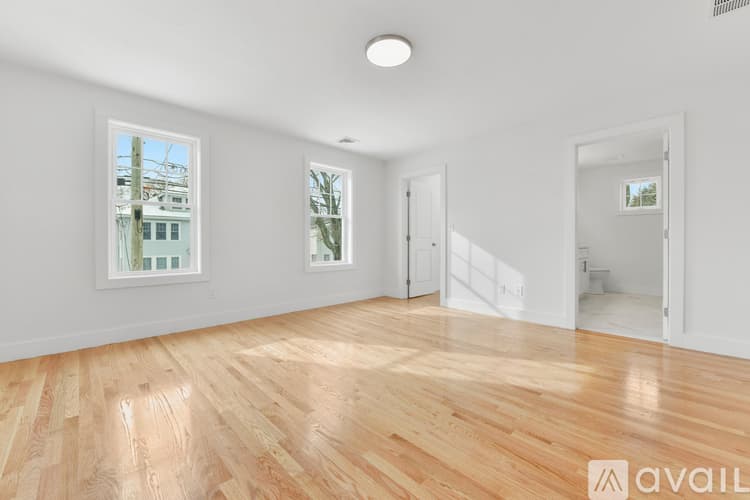 Boston House: 62 W Milton St