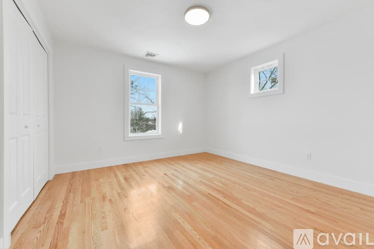 Boston House: 62 W Milton St