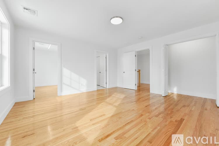 Boston House: 62 W Milton St