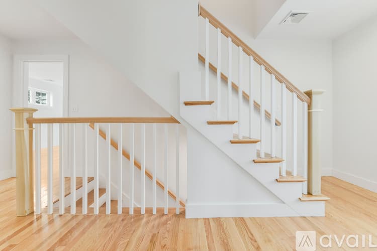 Boston House: 62 W Milton St