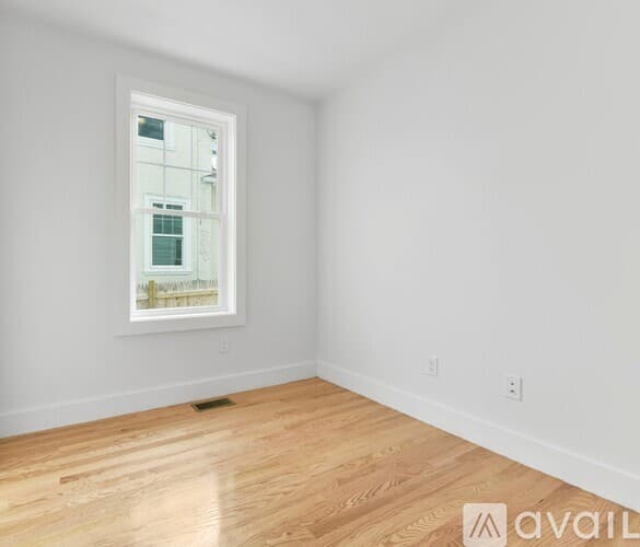 Boston House: 62 W Milton St