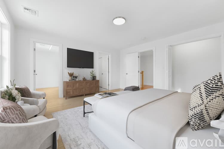 Boston House: 62 W Milton St