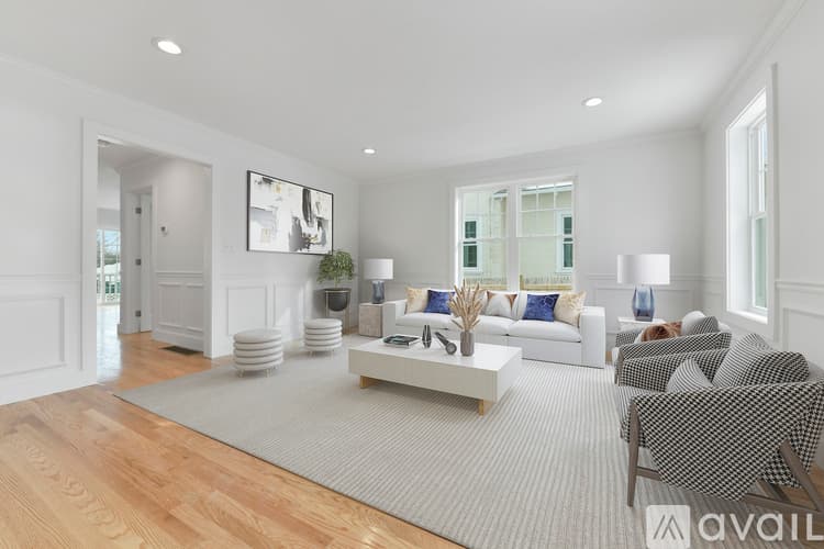 Boston House: 62 W Milton St