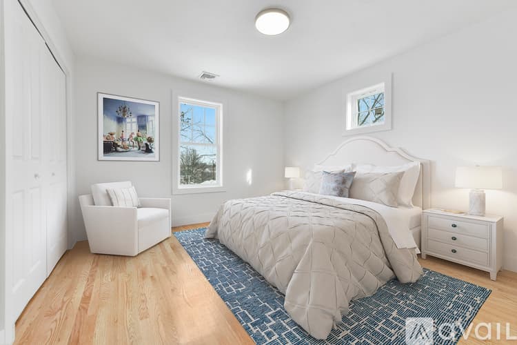 Boston House: 62 W Milton St