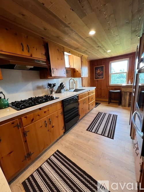 Litchfield House: 120 Looking Glass Hill Road