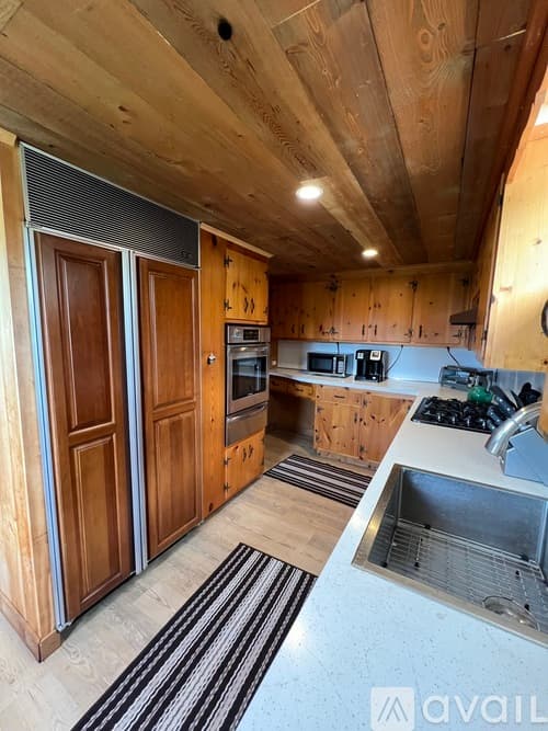 Litchfield House: 120 Looking Glass Hill Road