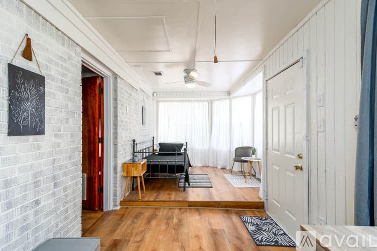 Jacksonville House: 312 Warren St
