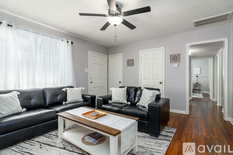 Jacksonville House: 312 Warren St