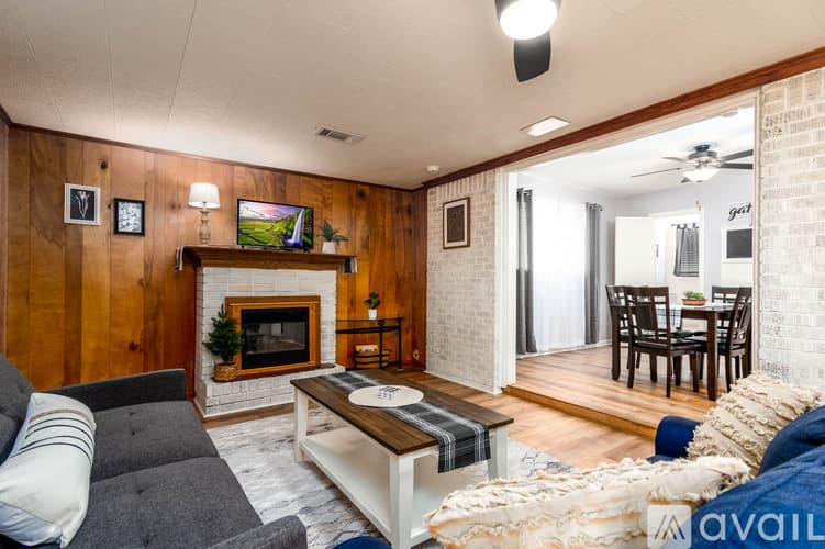 Jacksonville House: 312 Warren St