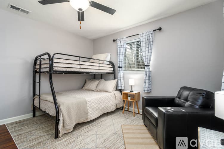 Jacksonville House: 312 Warren St