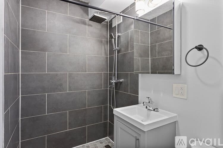Chicago Apartment: 7710 N Sheridan Rd
