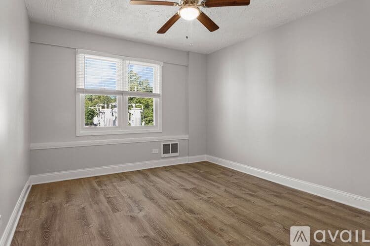 Chicago Apartment: 7710 N Sheridan Rd