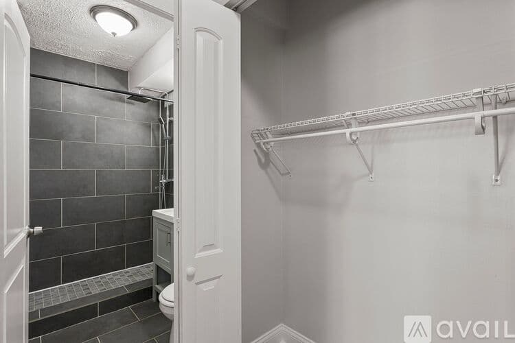 Chicago Apartment: 7710 N Sheridan Rd