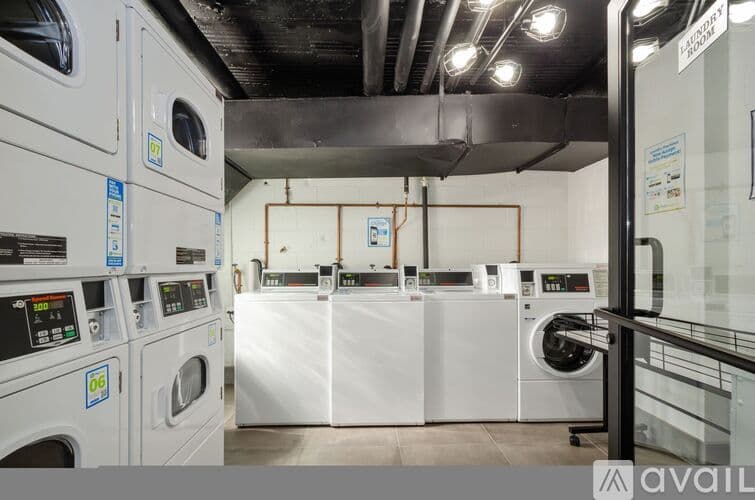 Chicago Apartment: 7710 N Sheridan Rd