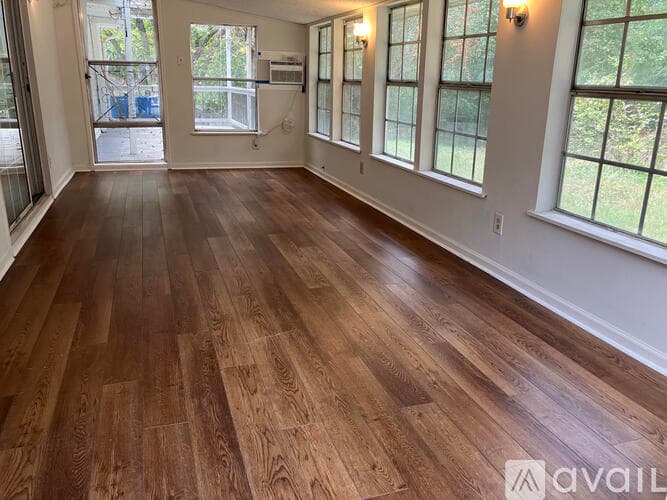 Suwanee House: 577 Virginia Ave