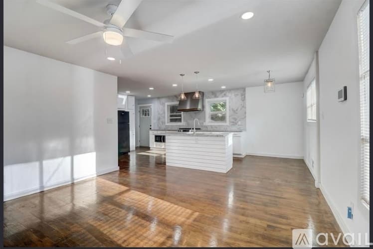 Atlanta House: 271 Childs Drive Northwest