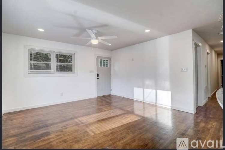 Atlanta House: 271 Childs Drive Northwest