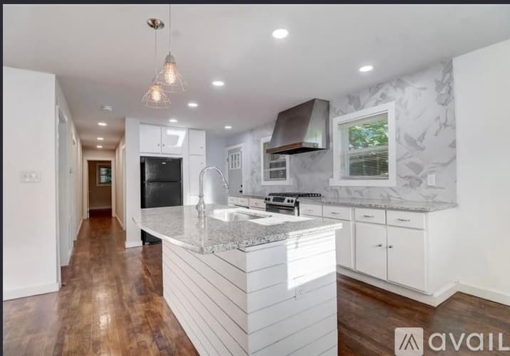 Atlanta House: 271 Childs Drive Northwest