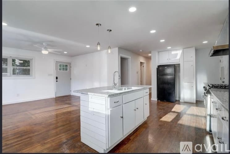 Atlanta House: 271 Childs Drive Northwest