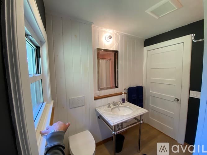 Litchfield House: 120 Looking Glass Hill Road