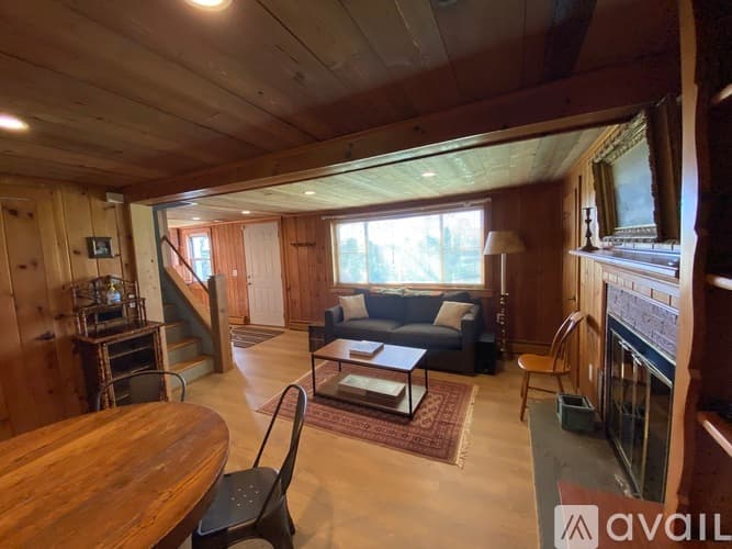 Litchfield House: 120 Looking Glass Hill Road