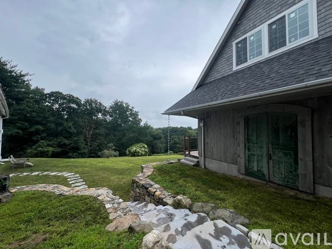 Litchfield House: 120 Looking Glass Hill Road