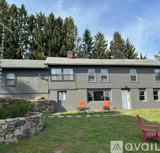 Litchfield House: 120 Looking Glass Hill Road