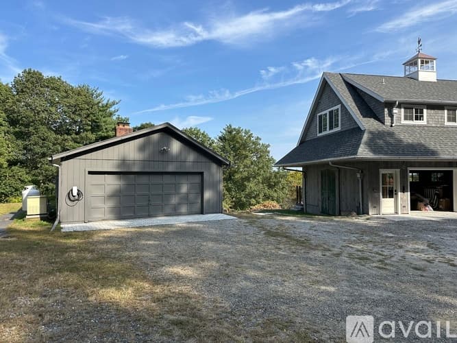 Litchfield House: 120 Looking Glass Hill Road