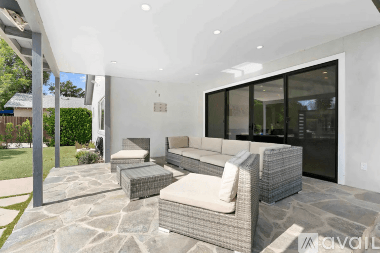Los Angeles House: 23032 Mariano St