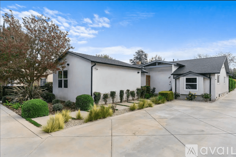 Los Angeles House: 23032 Mariano St