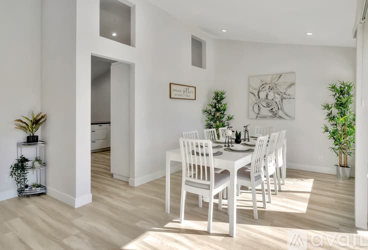 Los Angeles House: 5557 Ostin Ave