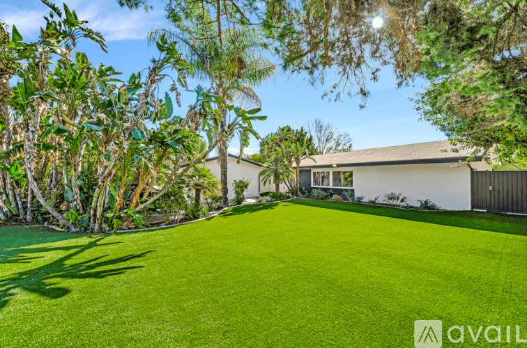 Los Angeles House: 5557 Ostin Ave