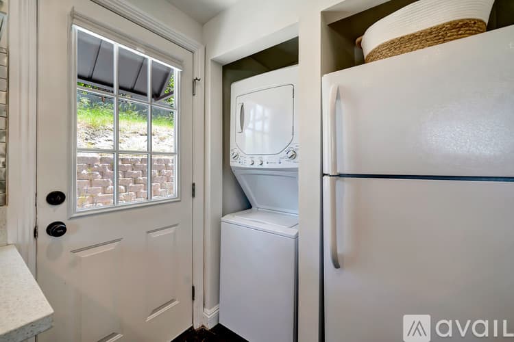 Los Angeles House: 5311 Elvira Rd