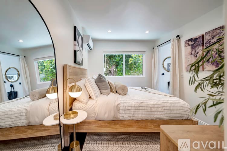 Los Angeles House: 5311 Elvira Rd