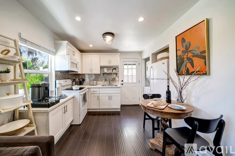 Los Angeles House: 5311 Elvira Rd