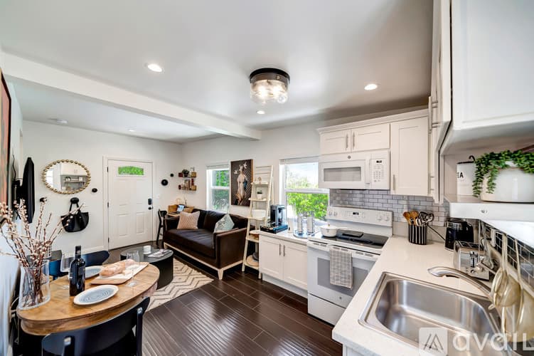 Los Angeles House: 5311 Elvira Rd