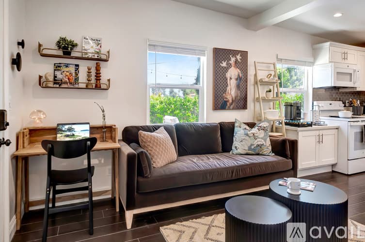 Los Angeles House: 5311 Elvira Rd
