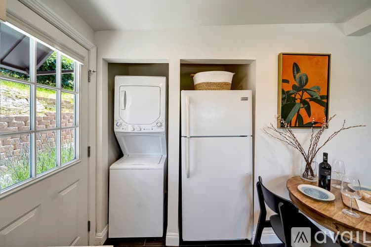 Los Angeles House: 5311 Elvira Rd
