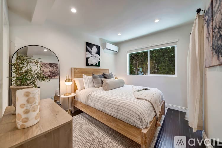 Los Angeles House: 5311 Elvira Rd